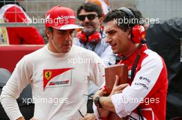 Fernando Alonso (ESP) Ferrari with Andrea Stella (ITA) Ferrari Race Engineer on the grid. 06.10.2013. Formula 1 World Championship, Rd 14, Korean Grand Prix, Yeongam, South Korea, Race Day.