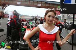 Grid girl for Jules Bianchi (FRA) Marussia F1 Team MR02. 06.10.2013. Formula 1 World Championship, Rd 14, Korean Grand Prix, Yeongam, South Korea, Race Day.