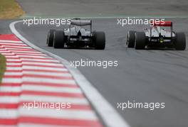 Esteban Gutierrez (MEX), Sauber F1 Team and Jenson Button (GBR), McLaren Mercedes  06.10.2013. Formula 1 World Championship, Rd 14, Korean Grand Prix, Yeongam, South Korea, Race Day.