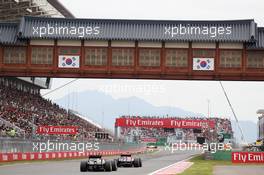 Daniel Ricciardo (AUS) Scuderia Toro Rosso STR8 leads Kimi Raikkonen (FIN) Lotus F1 E21. 06.10.2013. Formula 1 World Championship, Rd 14, Korean Grand Prix, Yeongam, South Korea, Race Day.