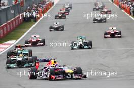 Sebastian Vettel (GER) Red Bull Racing RB9 leads off on the formation lap. 06.10.2013. Formula 1 World Championship, Rd 14, Korean Grand Prix, Yeongam, South Korea, Race Day.