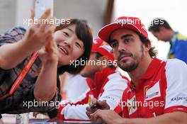 Fernando Alonso (ESP) Ferrari signs autographs for the fans. 05.10.2013. Formula 1 World Championship, Rd 14, Korean Grand Prix, Yeongam, South Korea, Qualifying Day.
