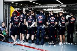 Mechanics surround the Red Bull Racing RB9.