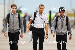 (L to R): Oliver Turvey (GBR) McLaren Test Driver with Antti Vierula (FIN) Personal Trainer and Sergio Perez (MEX) McLaren. 06.10.2013. Formula 1 World Championship, Rd 14, Korean Grand Prix, Yeongam, South Korea, Race Day.