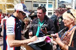 Pastor Maldonado (VEN) Williams signs autographs for the fans. 24.05.2013. Formula 1 World Championship, Rd 6, Monaco Grand Prix, Monte Carlo, Monaco, Friday.