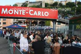 Fans enjoying the entertainment at Rascasse. 24.05.2013. Formula 1 World Championship, Rd 6, Monaco Grand Prix, Monte Carlo, Monaco, Friday.