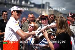 Adrian Sutil (GER) Sahara Force India F1 signs autographs for the fans. 24.05.2013. Formula 1 World Championship, Rd 6, Monaco Grand Prix, Monte Carlo, Monaco, Friday.