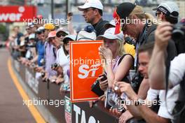 Fans at the pit lane. 24.05.2013. Formula 1 World Championship, Rd 6, Monaco Grand Prix, Monte Carlo, Monaco, Friday.