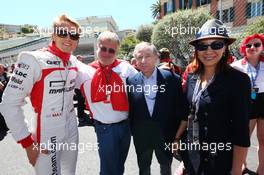 Max Chilton (GBR) Marussia F1 Team, Jean Todt (FRA) FIA President and Michelle Yeoh (MAL) with Andrei Cheglakov (RUS) Marussia Team Owner on the grid. 26.05.2013. Formula 1 World Championship, Rd 6, Monaco Grand Prix, Monte Carlo, Monaco, Race Day.