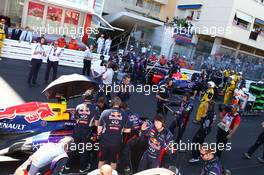 Mark Webber (AUS) Red Bull Racing RB9 on the grid as the race is stopped. 26.05.2013. Formula 1 World Championship, Rd 6, Monaco Grand Prix, Monte Carlo, Monaco, Race Day.