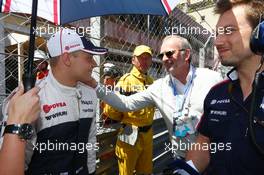 Valtteri Bottas (FIN) Williams on the grid with Didier Coton (BEL) Driver Manager. 26.05.2013. Formula 1 World Championship, Rd 6, Monaco Grand Prix, Monte Carlo, Monaco, Race Day.