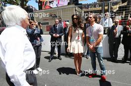 Bernie Ecclestone (GBR) CEO Formula One Group (FOM) and daughter Tamara Ecclestone (GBR) with fiance Jay Rutland on the grid. 26.05.2013. Formula 1 World Championship, Rd 6, Monaco Grand Prix, Monte Carlo, Monaco, Race Day.