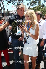 David Hasselhoff (USA) Actor with his girlfriend Hayley Roberts on the grid. 26.05.2013. Formula 1 World Championship, Rd 6, Monaco Grand Prix, Monte Carlo, Monaco, Race Day.