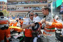 Paul di Resta (GBR) Sahara Force India F1 on the grid with Gerry Convy (GBR) Personal Trainer on the grid. 26.05.2013. Formula 1 World Championship, Rd 6, Monaco Grand Prix, Monte Carlo, Monaco, Race Day.