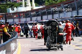 Mechanics run back to the pits. 26.05.2013. Formula 1 World Championship, Rd 6, Monaco Grand Prix, Monte Carlo, Monaco, Race Day.