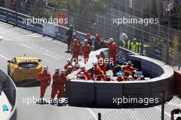 Marshals repair the damaged airfence after Pastor Maldonado (VEN) Williams FW35 crashed and stopped the race. 26.05.2013. Formula 1 World Championship, Rd 6, Monaco Grand Prix, Monte Carlo, Monaco, Race Day.