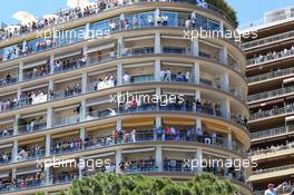 Fans on building balconies. 26.05.2013. Formula 1 World Championship, Rd 6, Monaco Grand Prix, Monte Carlo, Monaco, Race Day.