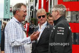 Jeremy Clarkson (GBR) Top Gear TV Presenter (Left) and Ross Brawn (GBR) Mercedes AMG F1 Team Principal (Right). 25.05.2013. Formula 1 World Championship, Rd 6, Monaco Grand Prix, Monte Carlo, Monaco, Qualifying Day