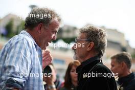 (L to R): Jeremy Clarkson (GBR) Top Gear TV Presenter with Eddie Jordan (IRE) BBC Television Pundit. 25.05.2013. Formula 1 World Championship, Rd 6, Monaco Grand Prix, Monte Carlo, Monaco, Qualifying Day