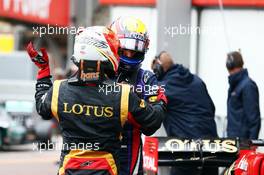(L to R): Kimi Raikkonen (FIN) Lotus F1 Team talks with Mark Webber (AUS) Red Bull Racing in parc ferme. 25.05.2013. Formula 1 World Championship, Rd 6, Monaco Grand Prix, Monte Carlo, Monaco, Qualifying Day