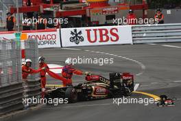 Romain Grosjean (FRA) Lotus F1 E21 crashes at the end of the third practice session. 25.05.2013. Formula 1 World Championship, Rd 6, Monaco Grand Prix, Monte Carlo, Monaco, Qualifying Day