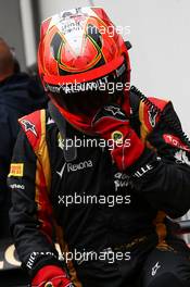 Kimi Raikkonen (FIN) Lotus F1 Team with his helmet carrying a tribute to James Hunt. 25.05.2013. Formula 1 World Championship, Rd 6, Monaco Grand Prix, Monte Carlo, Monaco, Qualifying Day