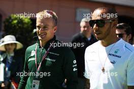(L to R): Heikki Kovalainen (FIN) Caterham F1 Team Reserve Driver with Lewis Hamilton (GBR) Mercedes AMG F1. 26.05.2013. Formula 1 World Championship, Rd 6, Monaco Grand Prix, Monte Carlo, Monaco, Race Day.