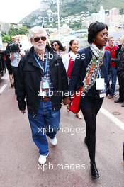 George Lucas (USA) Star Wars Creator with his wife Mellody Hobson (USA). 25.05.2013. Formula 1 World Championship, Rd 6, Monaco Grand Prix, Monte Carlo, Monaco, Qualifying Day