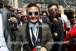 Psy Impersonator.  26.05.2013. Formula 1 World Championship, Rd 6, Monaco Grand Prix, Monte Carlo, Monaco, Race Day.