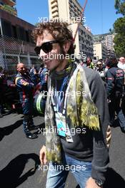Valentino Rossi (ITA) Moto GP rider, on the grid. 26.05.2013. Formula 1 World Championship, Rd 6, Monaco Grand Prix, Monte Carlo, Monaco, Race Day.