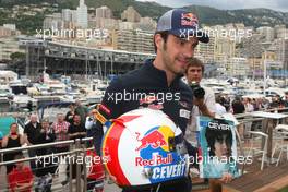 Jean-Eric Vergne (FRA) Scuderia Toro Rosso with a helmet paying homage to Francois Cevert (FRA). 22.05.2013. Formula 1 World Championship, Rd 6, Monaco Grand Prix, Monte Carlo, Monaco, Preparation Day.