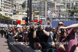 Fans at the pits. 22.05.2013. Formula 1 World Championship, Rd 6, Monaco Grand Prix, Monte Carlo, Monaco, Preparation Day.