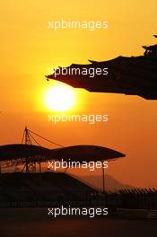 The sun rises over the circuit. 22.03.2013. Formula 1 World Championship, Rd 2, Malaysian Grand Prix, Sepang, Malaysia, Friday.