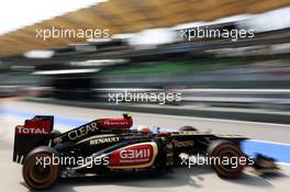 Romain Grosjean (FRA) Lotus F1 E21 leaves the pits. 22.03.2013. Formula 1 World Championship, Rd 2, Malaysian Grand Prix, Sepang, Malaysia, Friday.