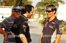(L to R): Alan Webber (AUS) with Ciaron Pilbeam (GBR) Lotus F1 Team Chief Race Engineer and Mark Webber (AUS) Red Bull Racing. 22.03.2013. Formula 1 World Championship, Rd 2, Malaysian Grand Prix, Sepang, Malaysia, Friday.