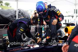 Sebastian Vettel (GER) Red Bull Racing RB9 on the grid. 24.03.2013. Formula 1 World Championship, Rd 2, Malaysian Grand Prix, Sepang, Malaysia, Sunday.