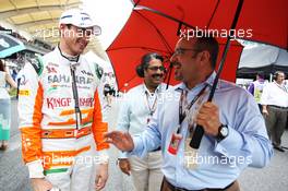 Adrian Sutil (GER) Sahara Force India F1 with HRH Prince Salman bin Hamad Al Khalifa, Crown Prince of Bahrain on the grid. 24.03.2013. Formula 1 World Championship, Rd 2, Malaysian Grand Prix, Sepang, Malaysia, Sunday.