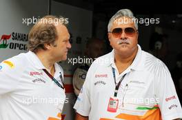 (L to R): Robert Fernley (GBR) Sahara Force India F1 Team Deputy Team Principal with Dr. Vijay Mallya (IND) Sahara Force India F1 Team Owner. 24.03.2013. Formula 1 World Championship, Rd 2, Malaysian Grand Prix, Sepang, Malaysia, Sunday.