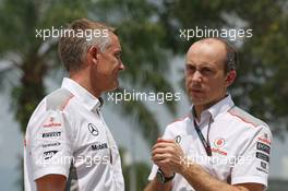 (L to R): Martin Whitmarsh (GBR) McLaren Chief Executive Officer with Phil Prew (GBR) McLaren Race Engineer. 23.03.2013. Formula 1 World Championship, Rd 2, Malaysian Grand Prix, Sepang, Malaysia, Saturday.
