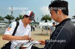 Esteban Gutierrez (MEX) Sauber signs autographs for the fans. 21.03.2013. Formula 1 World Championship, Rd 2, Malaysian Grand Prix, Sepang, Malaysia, Thursday.