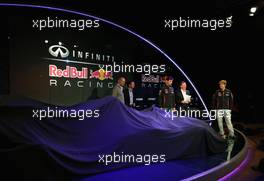 Adrian Newey (GBR) Red Bull Racing Chief Technical Officer, Christian Horner (GBR) Red Bull Racing Team Principal, Mark Webber (AUS) Red Bull Racing and Sebastian Vettel (GER) Red Bull Racing unveil the new Red Bull Racing RB9. 03.02.2013. Red Bull Racing RB9 Launch, Milton Keynes, England.