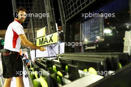 Sam Village (GBR) Marussia F1 Team with the pit board for Max Chilton (GBR) Marussia F1 Team. 20.09.2013. Formula 1 World Championship, Rd 13, Singapore Grand Prix, Singapore, Singapore, Practice Day.