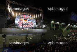 Sebastian Vettel (GER), Red Bull Racing, Kimi Raikkonen (FIN), Lotus F1 Team and Fernando Alonso (ESP), Scuderia Ferrari  22.09.2013. Formula 1 World Championship, Rd 13, Singapore Grand Prix, Singapore, Singapore, Race Day.