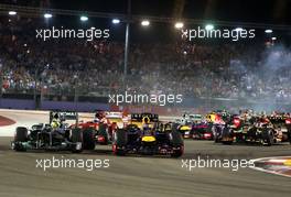 Start of the race, Sebastian Vettel (GER), Red Bull Racing and Nico Rosberg (GER), Mercedes GP  22.09.2013. Formula 1 World Championship, Rd 13, Singapore Grand Prix, Singapore, Singapore, Race Day.