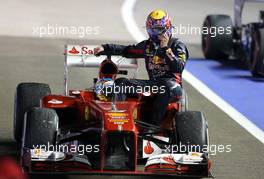 Fernando Alonso (ESP), Scuderia Ferrari and Mark Webber (AUS), Red Bull Racing  22.09.2013. Formula 1 World Championship, Rd 13, Singapore Grand Prix, Singapore, Singapore, Race Day.