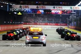The start of the race. 22.09.2013. Formula 1 World Championship, Rd 13, Singapore Grand Prix, Singapore, Singapore, Race Day.