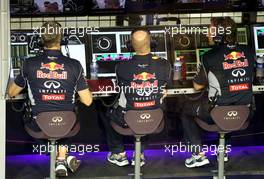 Christian Horner (GBR), Red Bull Racing, Sporting Director and Adrian Newey (GBR), Red Bull Racing 21.09.2013. Formula 1 World Championship, Rd 13, Singapore Grand Prix, Singapore, Singapore, Qualifying Day.