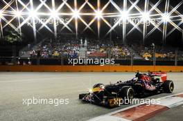 Daniel Ricciardo (AUS) Scuderia Toro Rosso STR8. 21.09.2013. Formula 1 World Championship, Rd 13, Singapore Grand Prix, Singapore, Singapore, Qualifying Day.