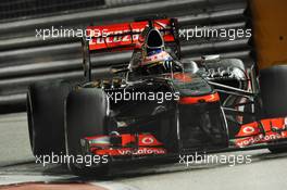 Jenson Button (GBR) McLaren MP4-28. 21.09.2013. Formula 1 World Championship, Rd 13, Singapore Grand Prix, Singapore, Singapore, Qualifying Day.