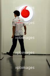 Sergio Perez (MEX) McLaren. 21.09.2013. Formula 1 World Championship, Rd 13, Singapore Grand Prix, Singapore, Singapore, Qualifying Day.